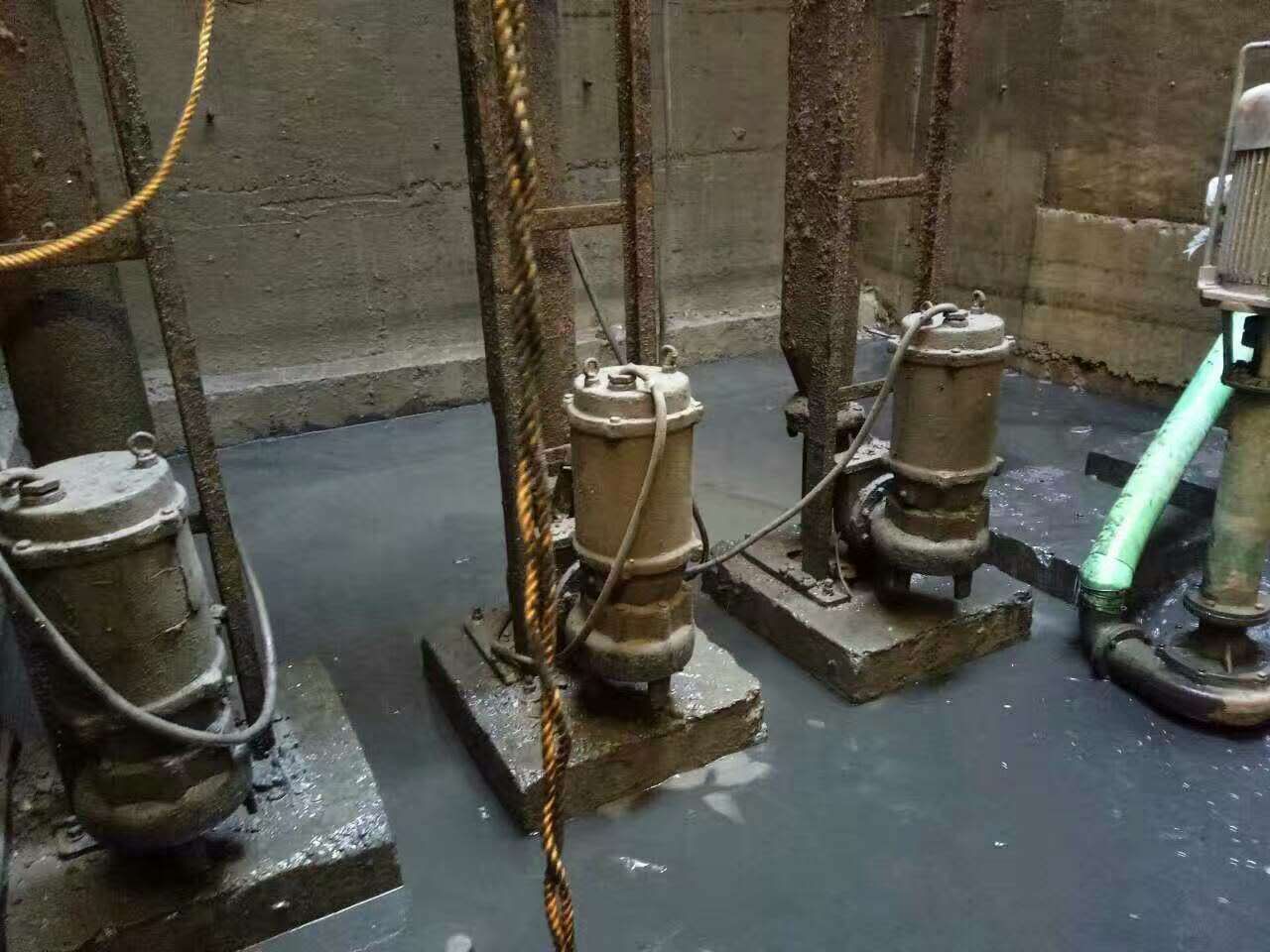 金秀污水池清理