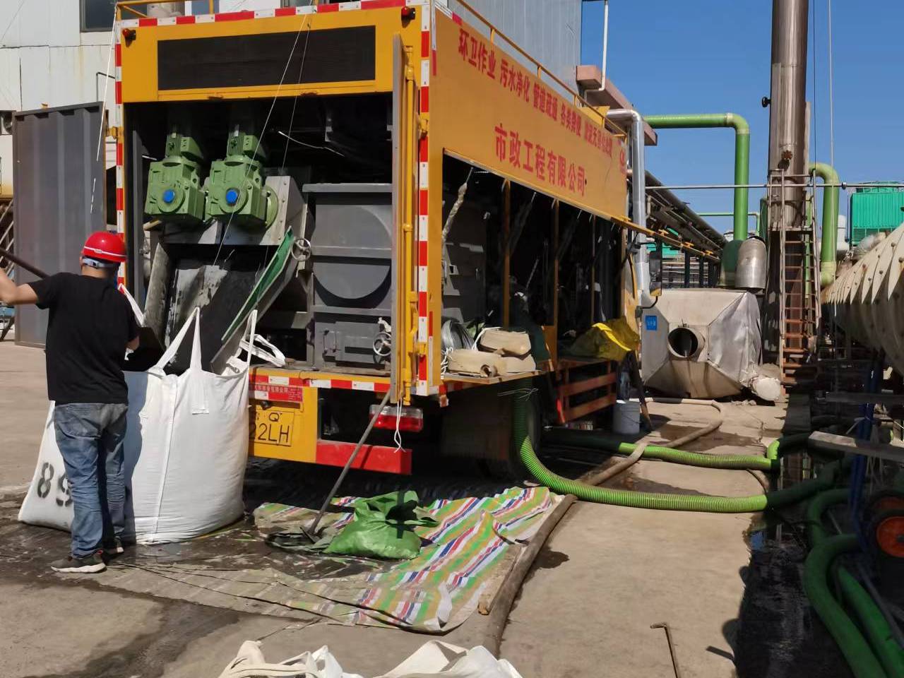 金秀淤泥压干处理